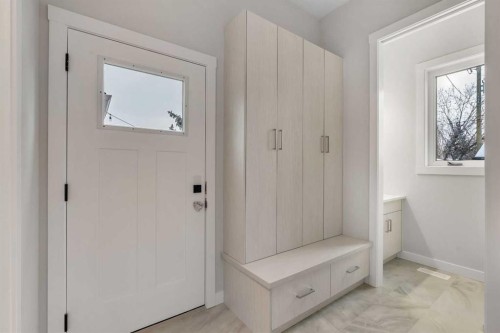 8631 48 Avenue Nw, Calgary, AB - Indoor Photo Showing Other Room