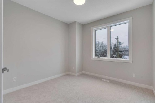 8631 48 Avenue Nw, Calgary, AB - Indoor Photo Showing Other Room