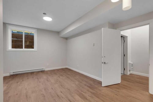 8631 48 Avenue Nw, Calgary, AB - Indoor Photo Showing Other Room