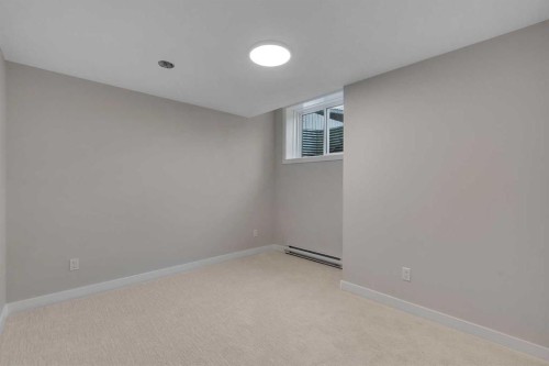 8631 48 Avenue Nw, Calgary, AB - Indoor Photo Showing Other Room