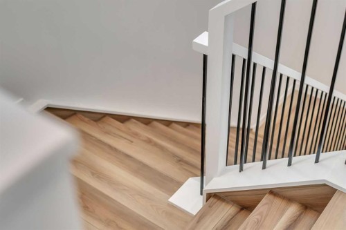 8633 48 Avenue Nw, Calgary, AB - Indoor Photo Showing Other Room