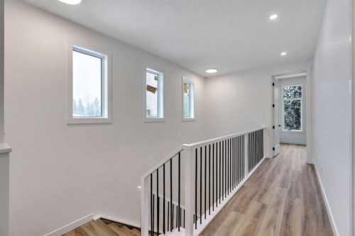 8633 48 Avenue Nw, Calgary, AB - Indoor Photo Showing Other Room