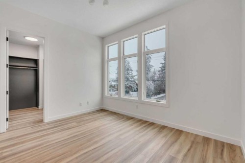 8633 48 Avenue Nw, Calgary, AB - Indoor Photo Showing Other Room