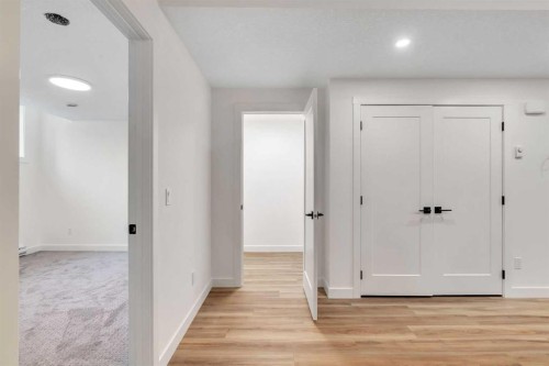 8633 48 Avenue Nw, Calgary, AB - Indoor Photo Showing Other Room