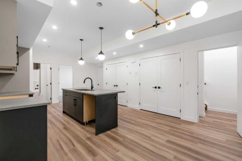 8633 48 Avenue Nw, Calgary, AB - Indoor Photo Showing Kitchen