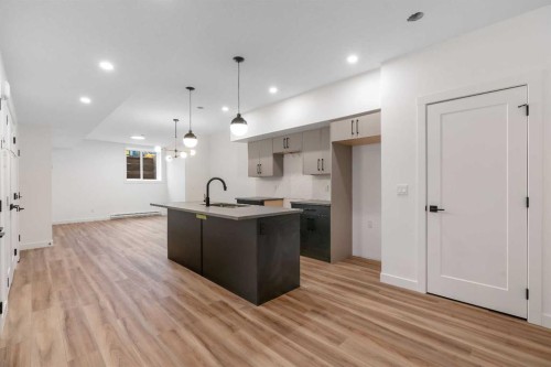 8633 48 Avenue Nw, Calgary, AB - Indoor Photo Showing Kitchen