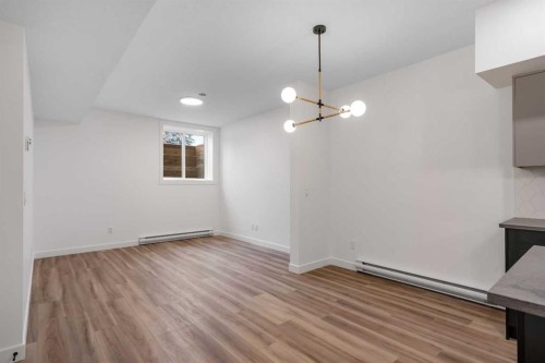 8633 48 Avenue Nw, Calgary, AB - Indoor Photo Showing Other Room