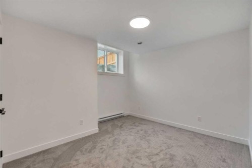 8633 48 Avenue Nw, Calgary, AB - Indoor Photo Showing Other Room