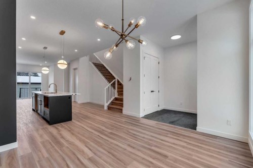 8633 48 Avenue Nw, Calgary, AB - Indoor Photo Showing Other Room