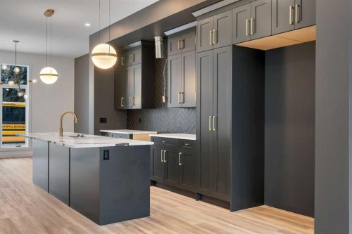 8633 48 Avenue Nw, Calgary, AB - Indoor Photo Showing Kitchen With Upgraded Kitchen