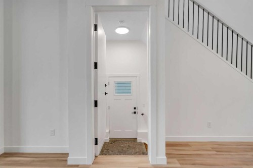 8633 48 Avenue Nw, Calgary, AB - Indoor Photo Showing Other Room