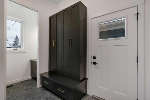 8633 48 Avenue Nw, Calgary, AB - Indoor Photo Showing Other Room