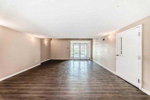 411-2000 Applevillage Court Se, Calgary, AB - Indoor Photo Showing Other Room