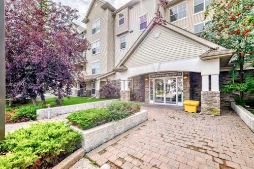 411-2000 Applevillage Court Se, Calgary, AB - Outdoor