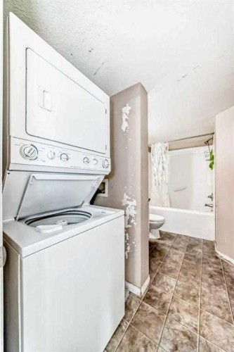 411-2000 Applevillage Court Se, Calgary, AB - Indoor Photo Showing Laundry Room