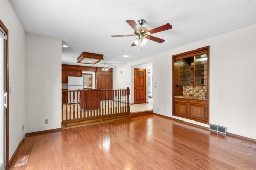 40 Edforth Road Nw, Calgary, AB - Indoor Photo Showing Other Room