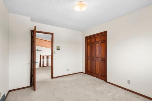 40 Edforth Road Nw, Calgary, AB - Indoor Photo Showing Other Room