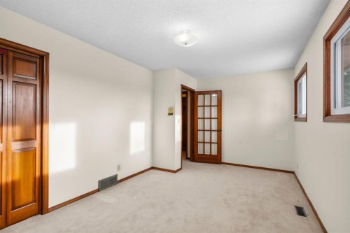 40 Edforth Road Nw, Calgary, AB - Indoor Photo Showing Other Room