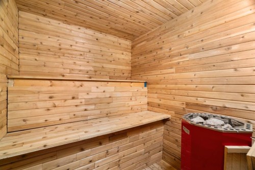 40 Edforth Road Nw, Calgary, AB - Indoor Photo Showing Other Room