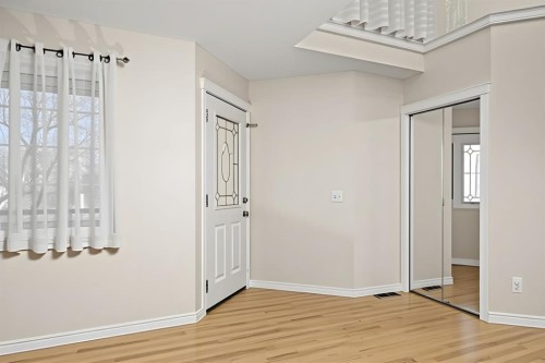 232 Oakmere Place, Chestermere, AB - Indoor Photo Showing Living Room