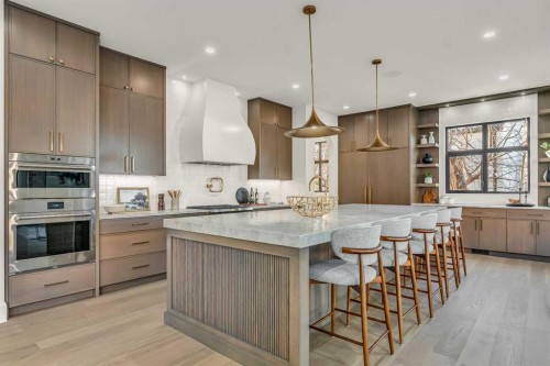 518 33 Avenue Sw, Calgary, AB - Indoor Photo Showing Kitchen With Upgraded Kitchen