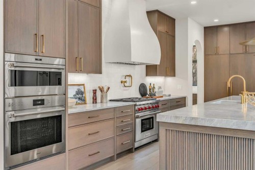 518 33 Avenue Sw, Calgary, AB - Indoor Photo Showing Kitchen With Upgraded Kitchen