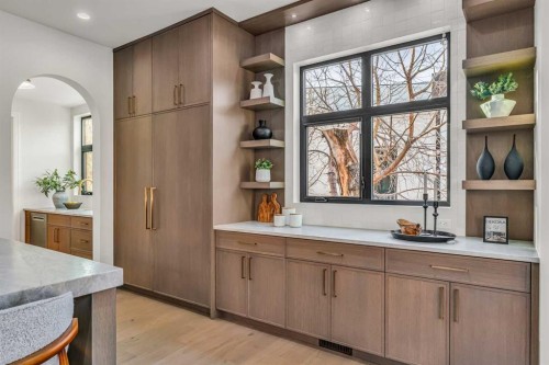 518 33 Avenue Sw, Calgary, AB - Indoor Photo Showing Other Room