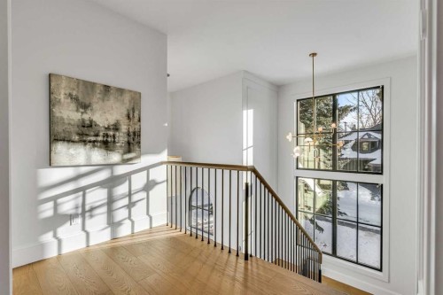 518 33 Avenue Sw, Calgary, AB - Indoor Photo Showing Other Room