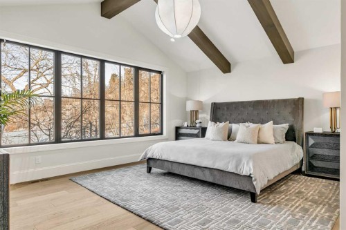 518 33 Avenue Sw, Calgary, AB - Indoor Photo Showing Bedroom