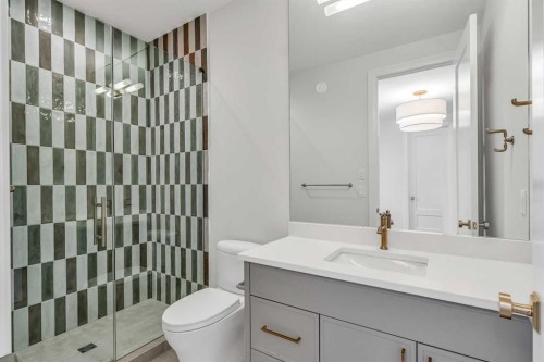 518 33 Avenue Sw, Calgary, AB - Indoor Photo Showing Bathroom