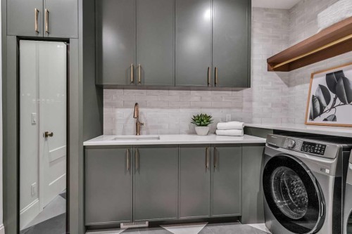 518 33 Avenue Sw, Calgary, AB - Indoor Photo Showing Laundry Room