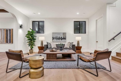 518 33 Avenue Sw, Calgary, AB - Indoor Photo Showing Living Room