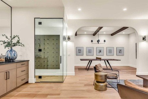 518 33 Avenue Sw, Calgary, AB - Indoor Photo Showing Other Room