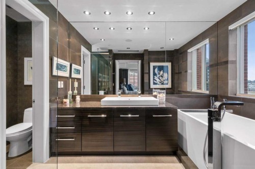 804-690 Princeton Way Sw, Calgary, AB - Indoor Photo Showing Bathroom