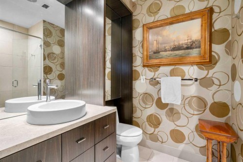 804-690 Princeton Way Sw, Calgary, AB - Indoor Photo Showing Bathroom