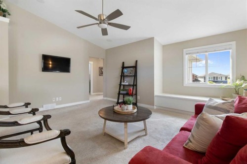 33 Silverado Crest Bay Sw, Calgary, AB - Indoor Photo Showing Living Room