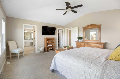 33 Silverado Crest Bay Sw, Calgary, AB - Indoor Photo Showing Bedroom