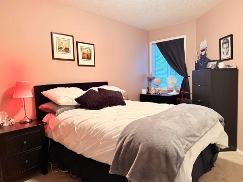 217-30 Sierra Morena Mews Sw, Calgary, AB - Indoor Photo Showing Bedroom