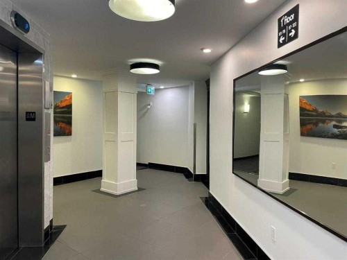 217-30 Sierra Morena Mews Sw, Calgary, AB - Indoor