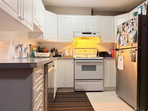 217-30 Sierra Morena Mews Sw, Calgary, AB - Indoor Photo Showing Kitchen