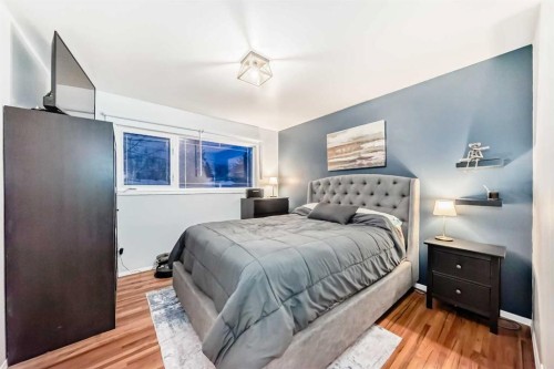 107 Fawn Crescent Se, Calgary, AB - Indoor Photo Showing Bedroom
