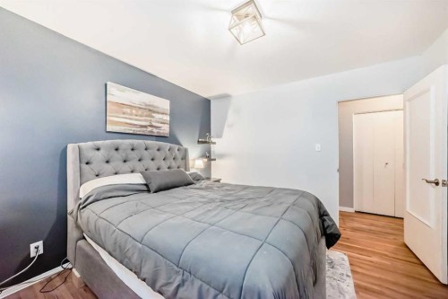 107 Fawn Crescent Se, Calgary, AB - Indoor Photo Showing Bedroom