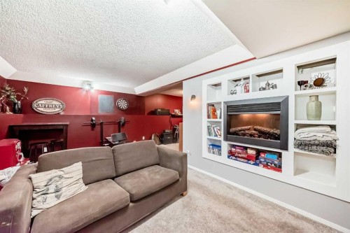 107 Fawn Crescent Se, Calgary, AB - Indoor With Fireplace