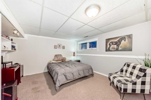 107 Fawn Crescent Se, Calgary, AB - Indoor Photo Showing Bedroom