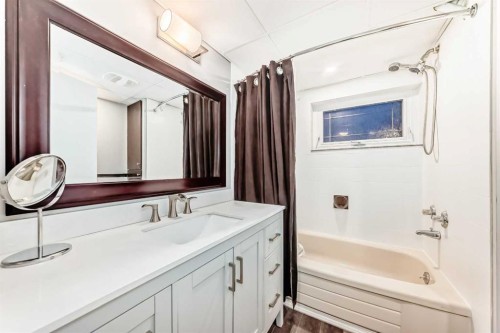 107 Fawn Crescent Se, Calgary, AB - Indoor Photo Showing Bathroom