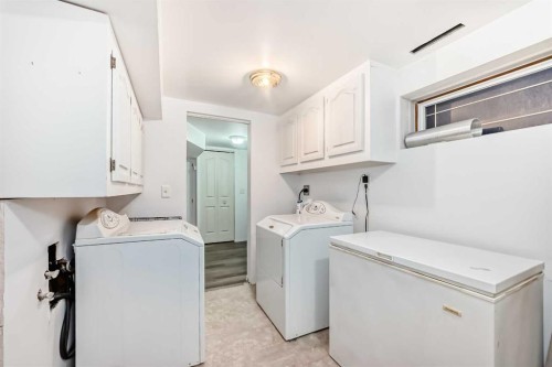 107 Fawn Crescent Se, Calgary, AB - Indoor Photo Showing Laundry Room