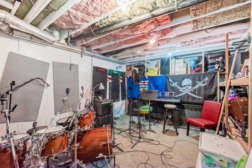 107 Fawn Crescent Se, Calgary, AB - Indoor