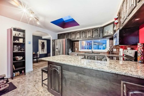 107 Fawn Crescent Se, Calgary, AB - Indoor Photo Showing Kitchen With Upgraded Kitchen