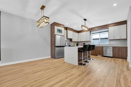 216 99 Avenue Se, Calgary, AB - Indoor Photo Showing Kitchen