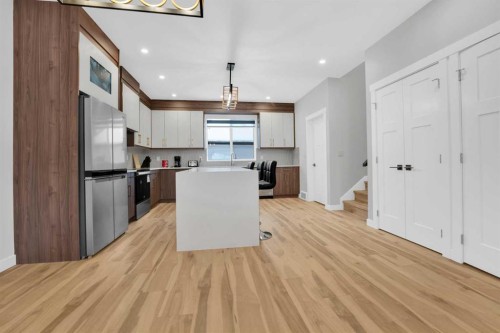 216 99 Avenue Se, Calgary, AB - Indoor Photo Showing Kitchen